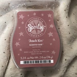 French Kiss Scentsy Bar
